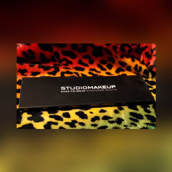 🎉•HP•🎊 NIB STUDIOMAKEUP Ease-to-Wear Palette - Picture 3 of 6